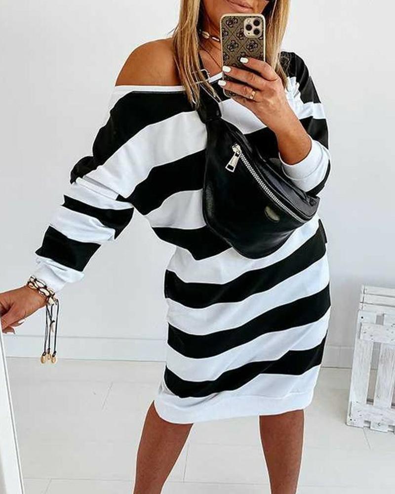 

Striped Print Pocket Design Sweatshirt Dress, Black&white