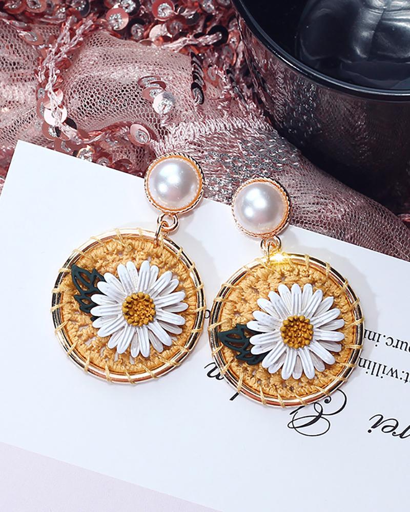 

1Pair Daisy Pattern Straw Drop Earrings, White