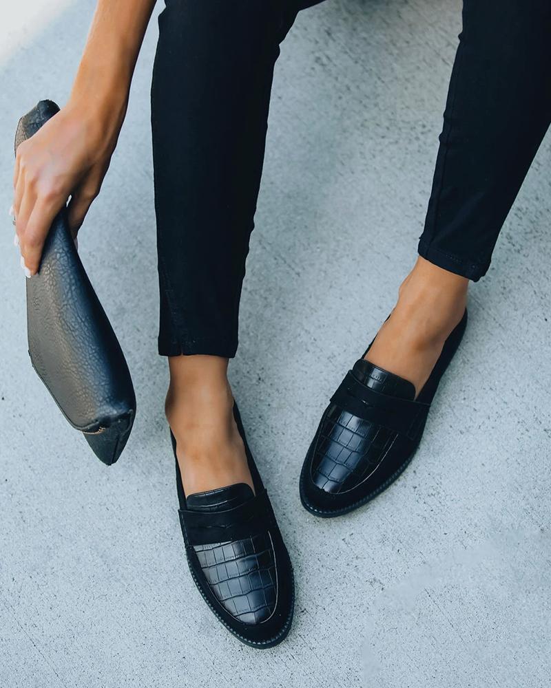 

Solid Round Toe Leather Flat Loafer, Black