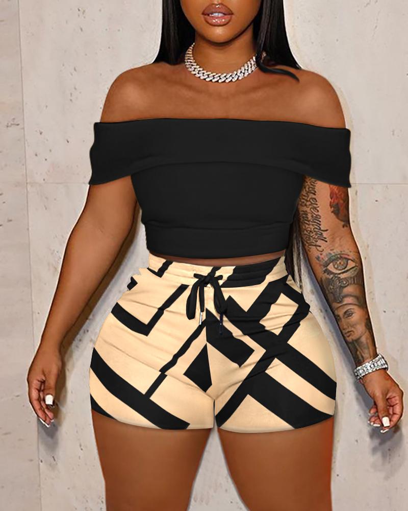 

Off Shoulder Crop Top & Geometric Print Shorts Set, Black