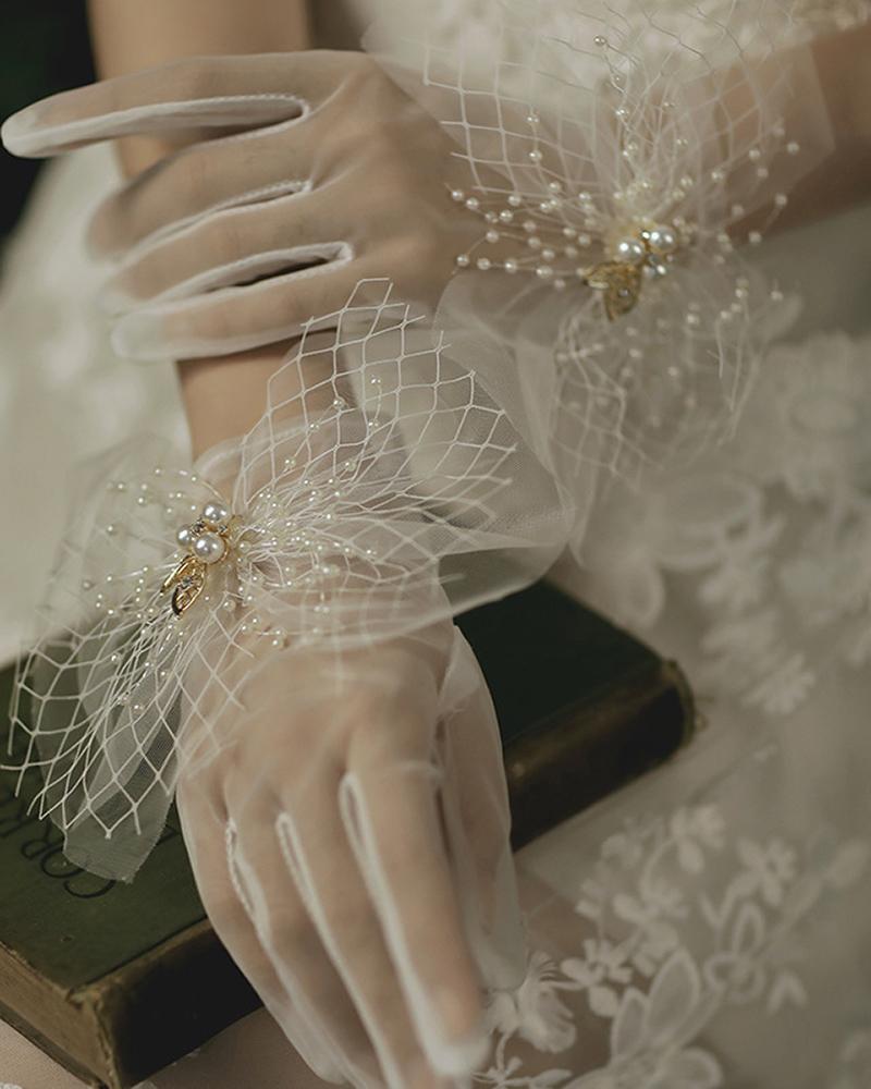 

Beaded Leaf Pattern Bridal Lace Gloves, White