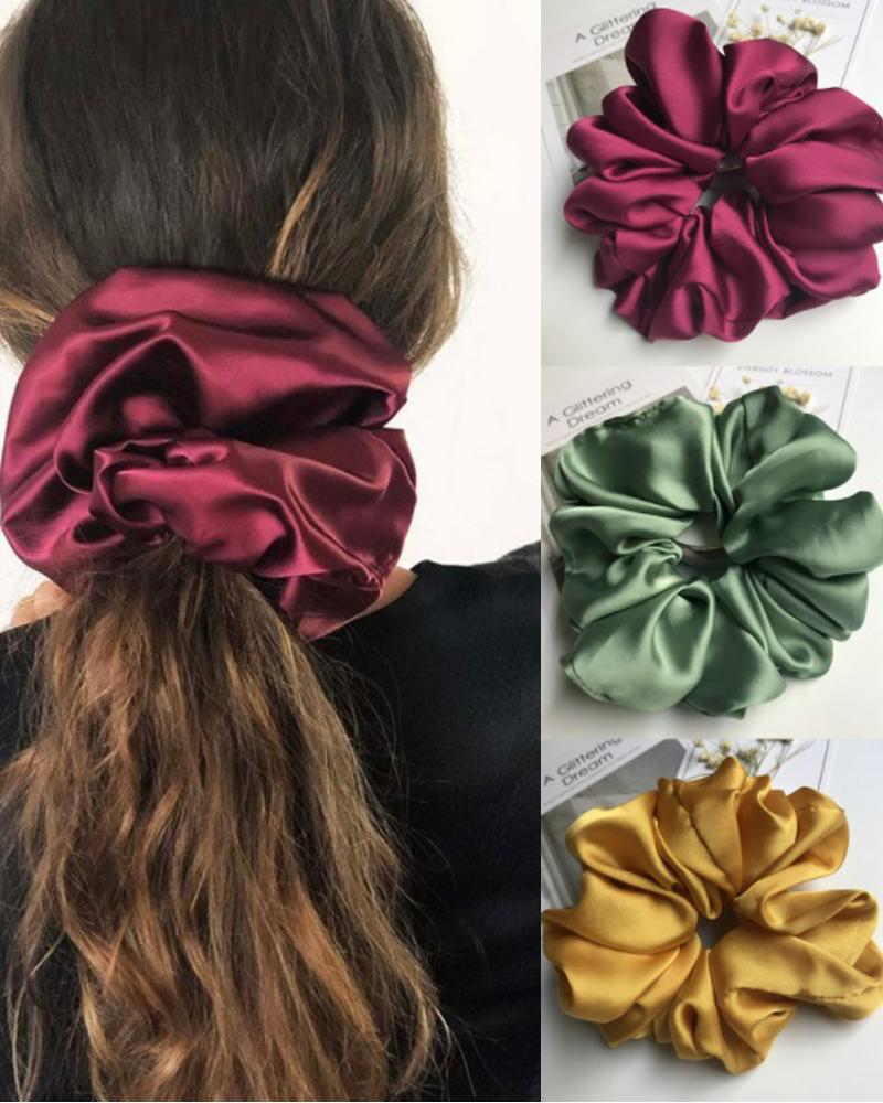 

1pc Minimalist Satin Scrunchie, Wine red