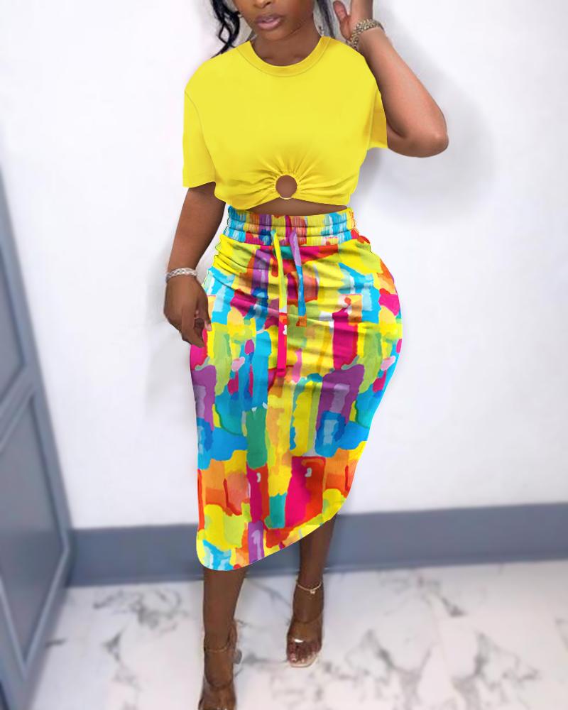 

O-Ring Crop Top & All Over Print Split Back Skirt Set, Yellow