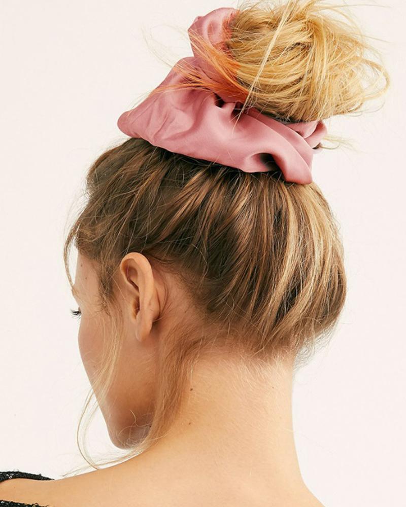 

1pc Minimalist Satin Scrunchie, Light pink