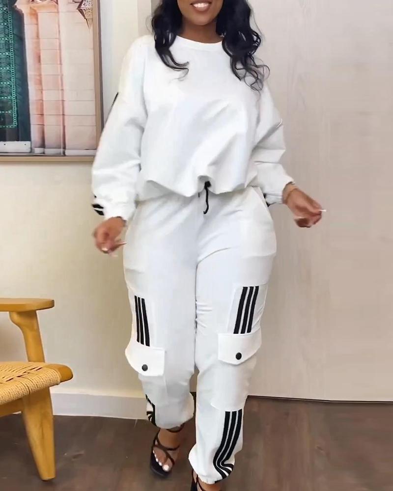 Conjunto de top con cordón a rayas y pantalones con puños