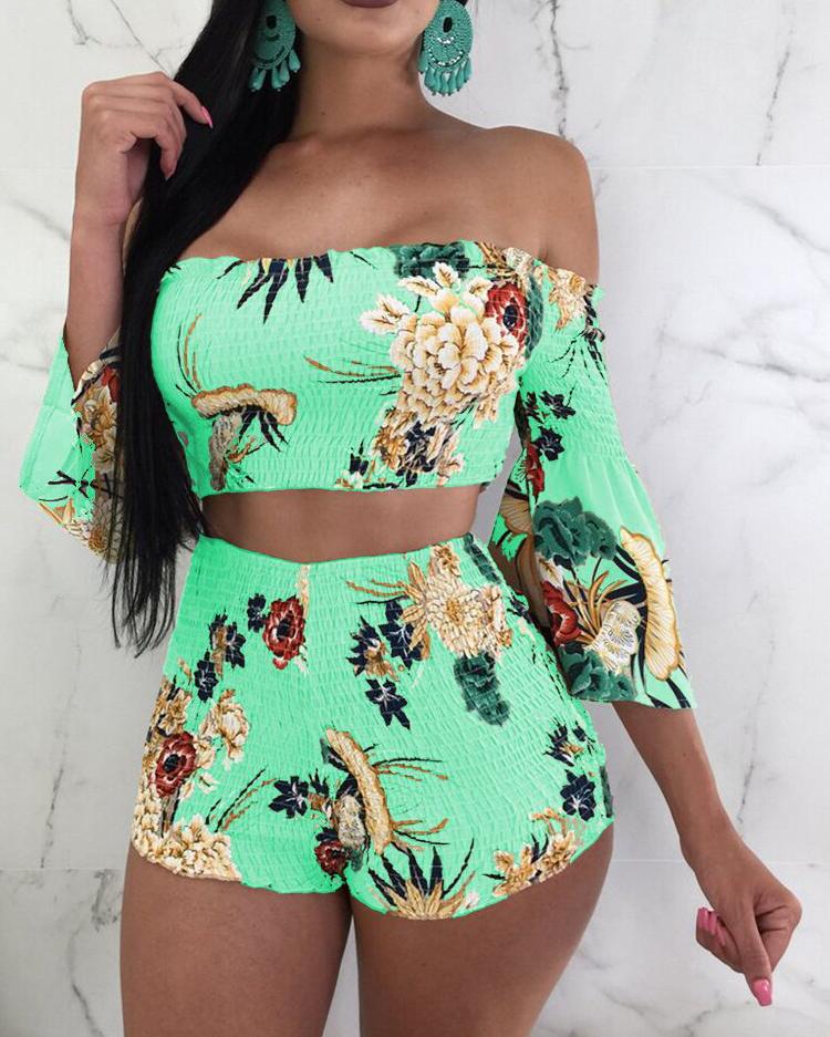 

Floral Off Shoulder Flared Sleeve Shirring Set, Green