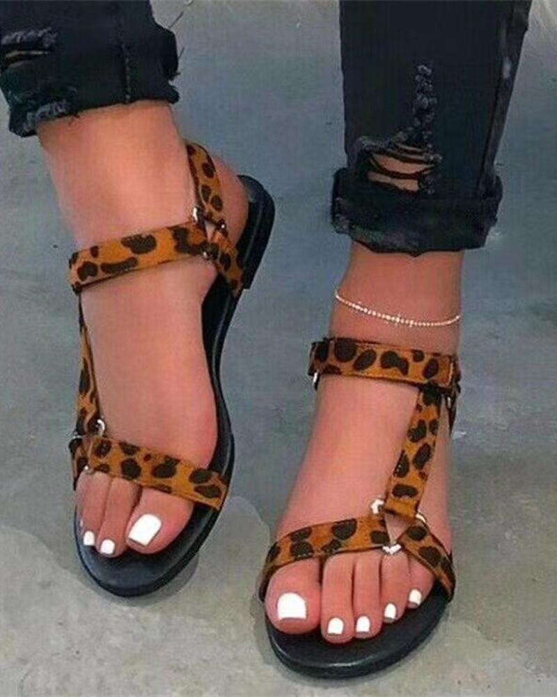 Sandalias con tira de tobillo y estampado de guepardo