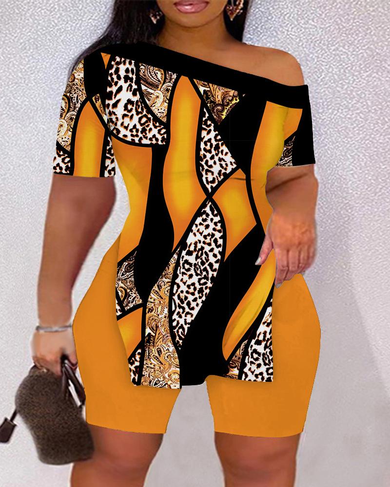 

Plus Size Baroque Leopard Print Split Hem Top & Shorts Set, Yellow