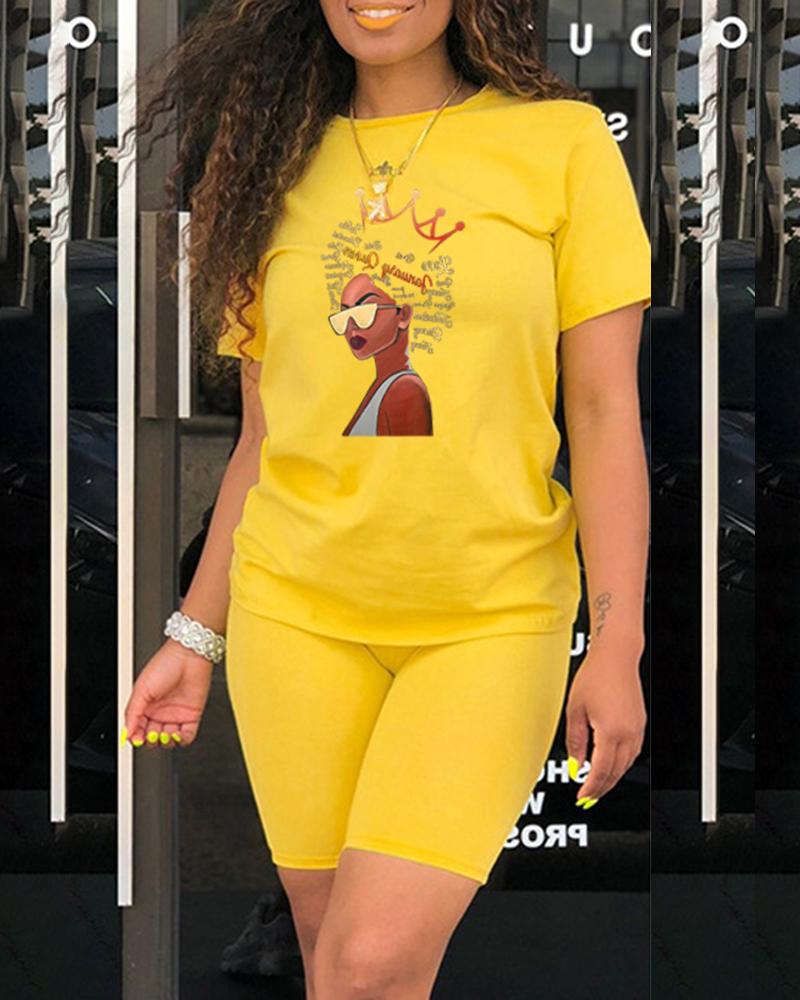 

Queen Print Short Sleeve T-shirt With Short Pants Suit Sets, Yellow